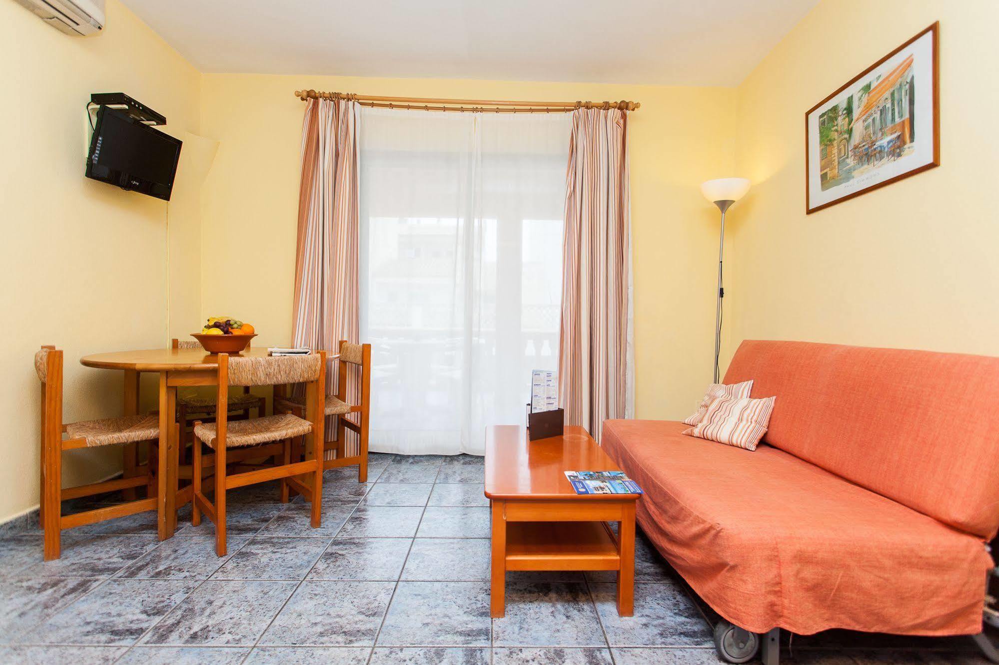 Hostal Doris - Adults Only Colonia de Sant Jordi Luaran gambar