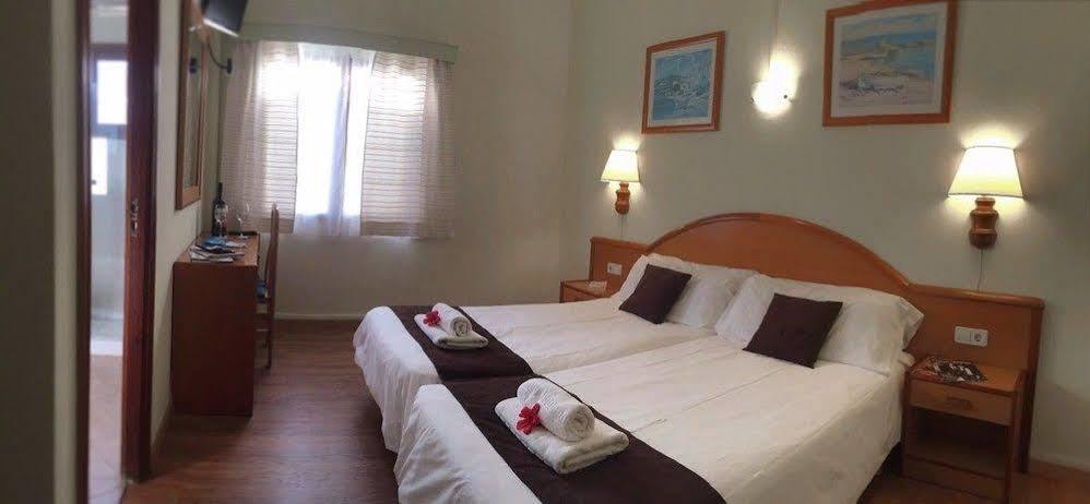 Hostal Doris - Adults Only Colonia de Sant Jordi Luaran gambar